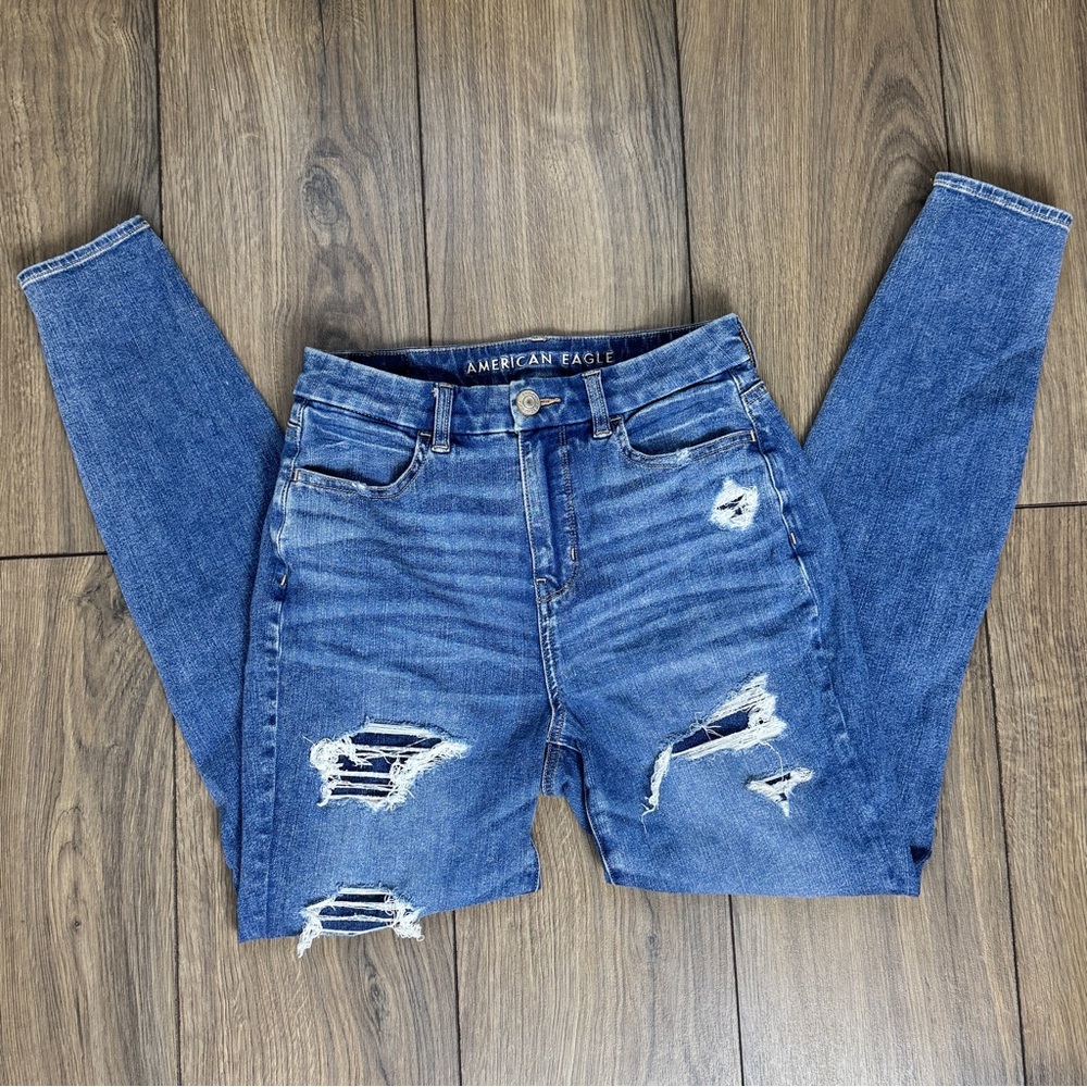 American Eagle Distressed Curvy High Rise Jegging
